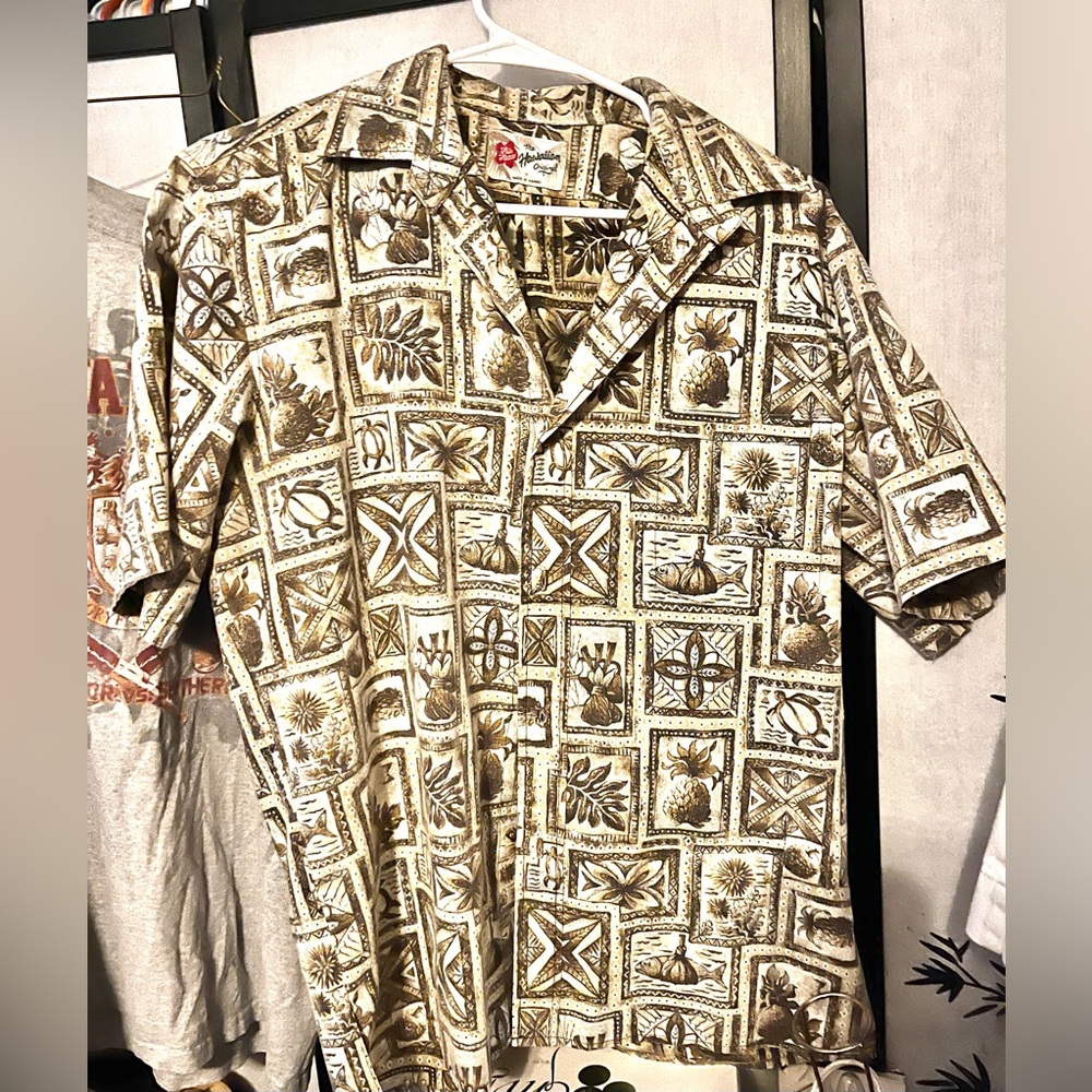 Men’s Medium Bundle Five Items Include Shorts And… - image 5